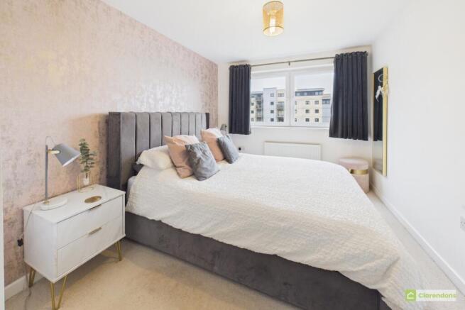 CAM02528G0-PR0450-STILL014