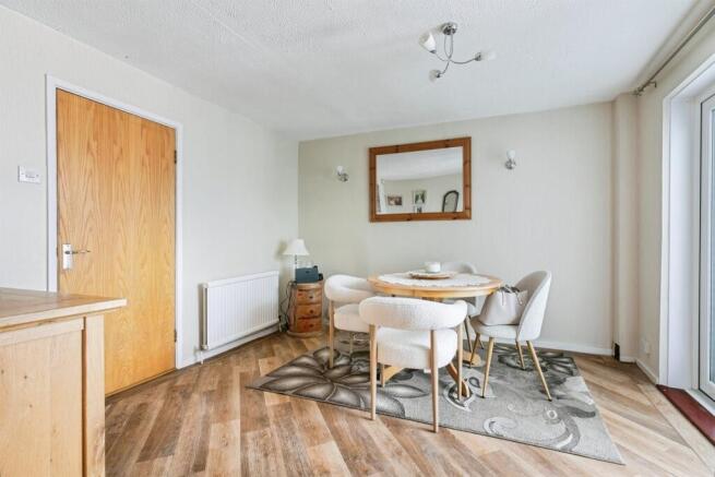 4 bed Detached for sale Image 5