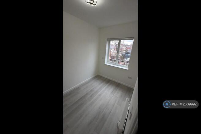 1 bed Flat to rent Image 5