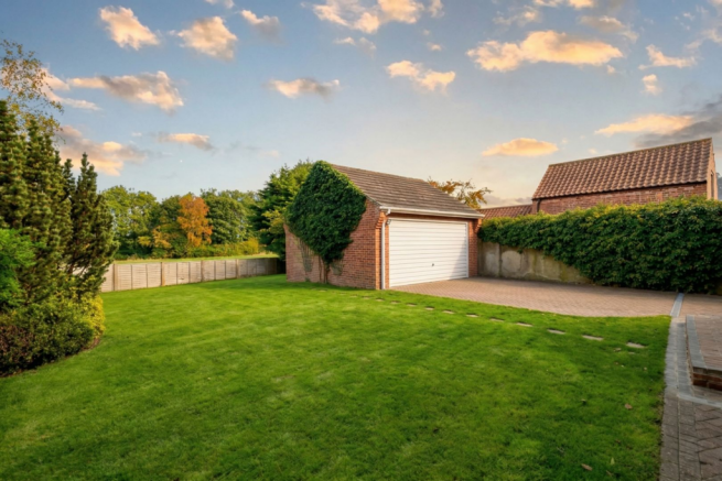 4 bed Detached for sale Image 4