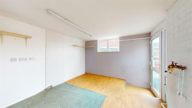 STUDIO/UTILITY ROOM
