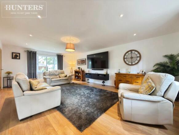 4 bed Detached for sale Image 8