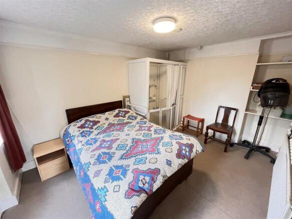 gr floor bedroom.JPG