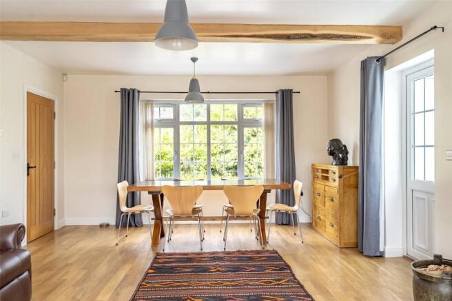 5 bed Detached for sale Image 7