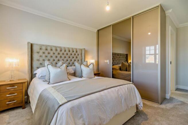 4 bed Detached for sale Image 11