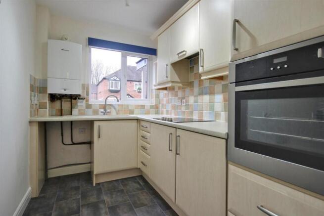 2 bed Flat for sale Image 5
