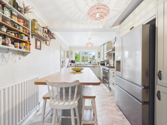 cam01698g0pr0200still005