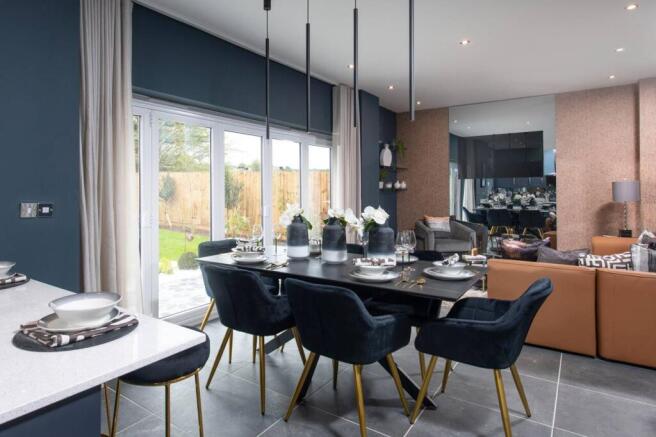 5 bed Detached for sale Image 4