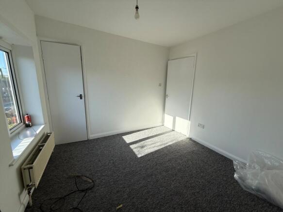 3 bed Semi-Detached to rent Image 12
