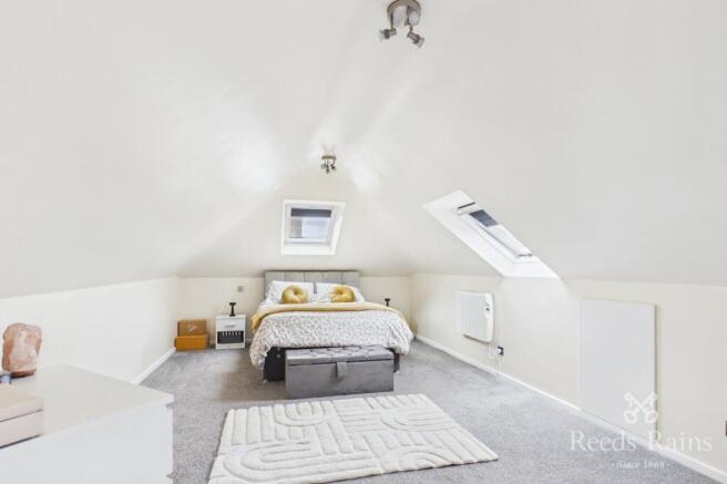 5 bed Semi-Detached for sale Image 10