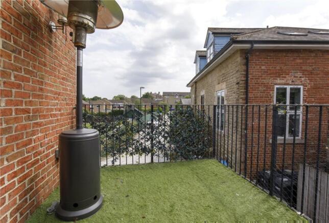 2 bed Semi-Detached to rent Image 12