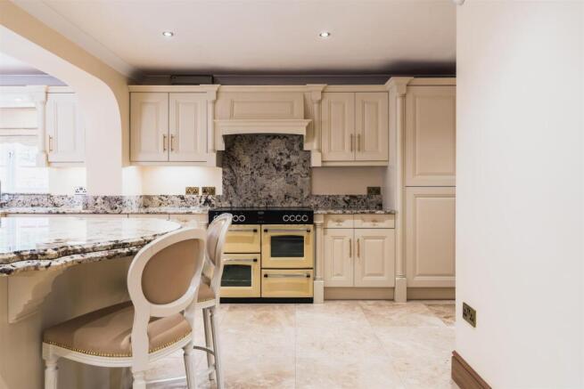 4 bed Detached for sale Image 6