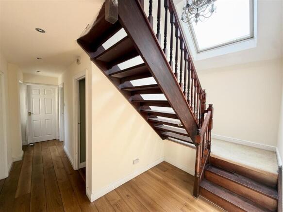 4 bed Detached for sale Image 8