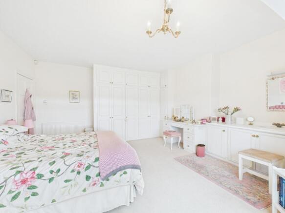 4 bed Semi-Detached for sale Image 12