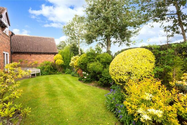 4 bed Detached for sale Image 9