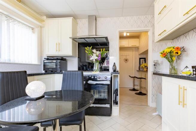 12 bed Detached for sale Image 12