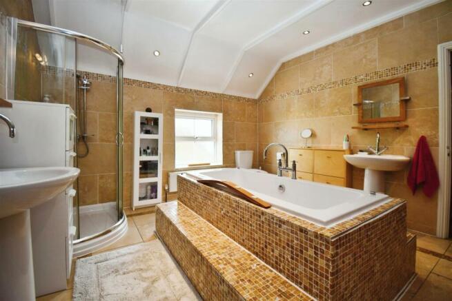 En-suite bathroom