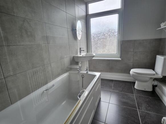 2 bed Terraced to rent Image 9