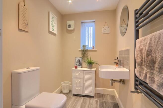 4 bed Detached for sale Image 12