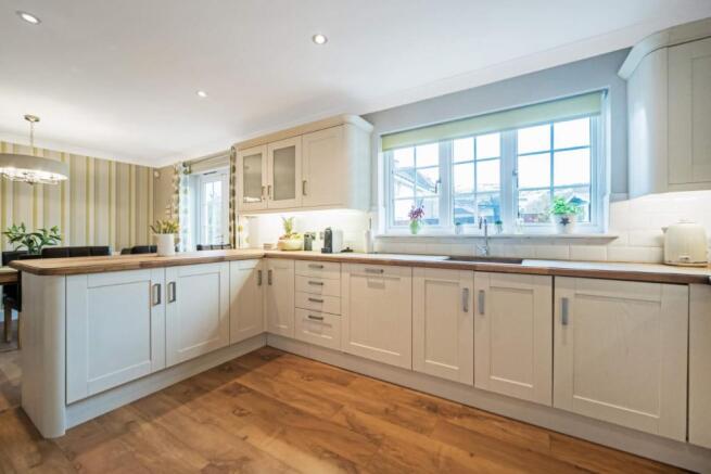 Kitchen / Dining Roo