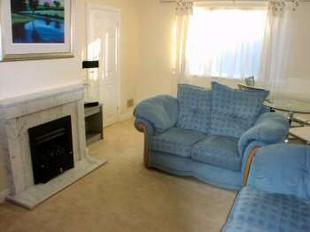 Living room 17'5 x 11'7