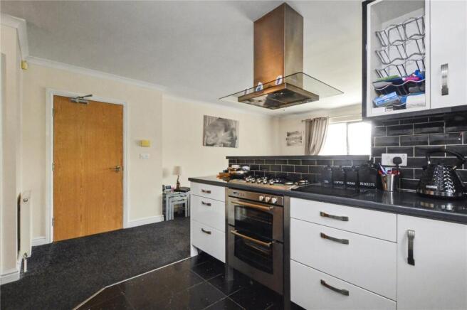 2 bed Apartment for sale Image 12
