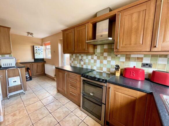 Chestnut Close, Gresford photo 4