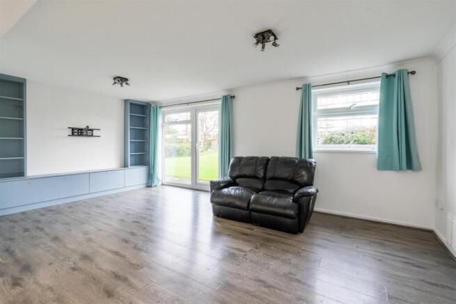 53 Touchwood Hall Close_8.jpg