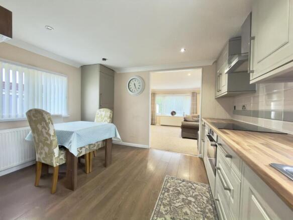 2 bed Park Home for sale Image 4