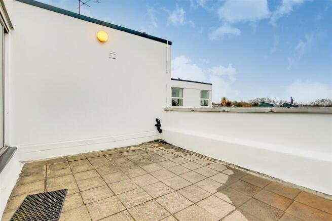 4_Balcony-0.jpg