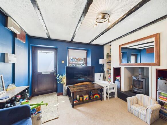 Lounge / Dining R...