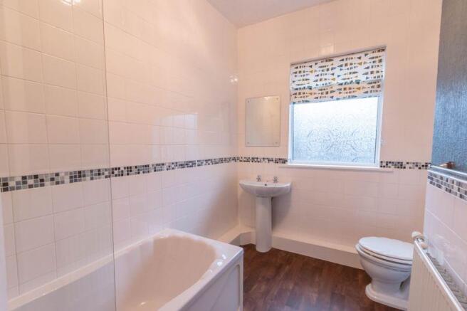 Spacious Bathroom