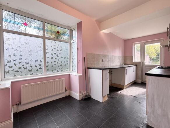 3 bed Semi-Detached for sale Image 6
