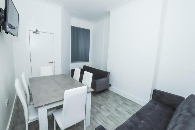 5 bed Private Halls to rent Image 6