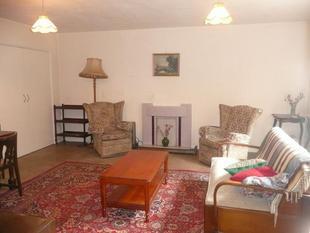 LOUNGE:
