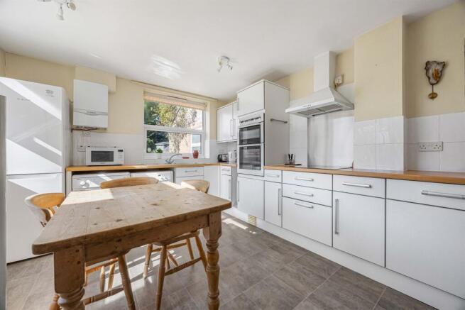 Kitchen/ Dining Room