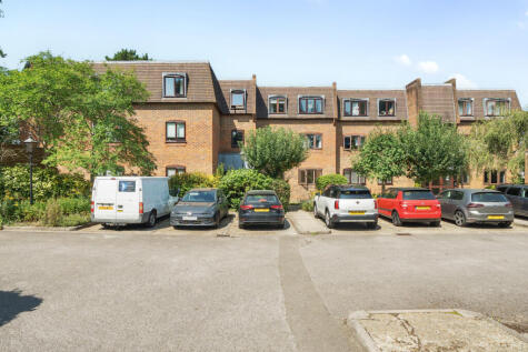 Morley Road, Farnham, GU9