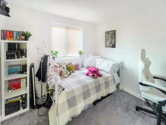 4 bed Semi-Detached for sale Image 12