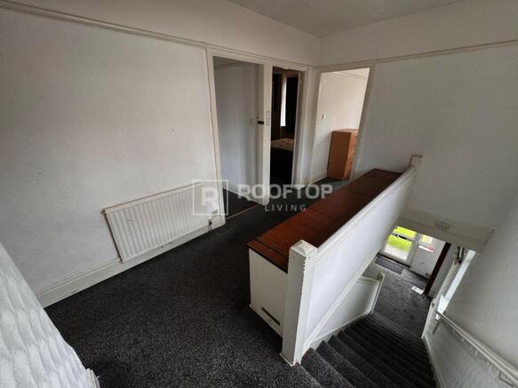 4 bed House to rent Image 9
