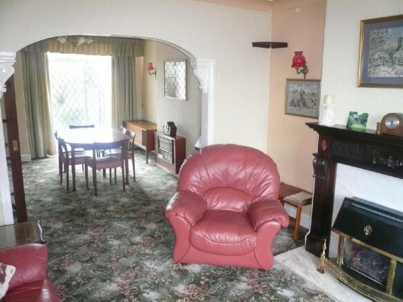 LOUNGE / DINING AREA