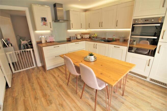 KITCHEN/DINER