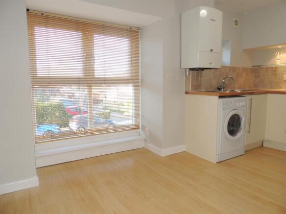Kitchen / Lounge