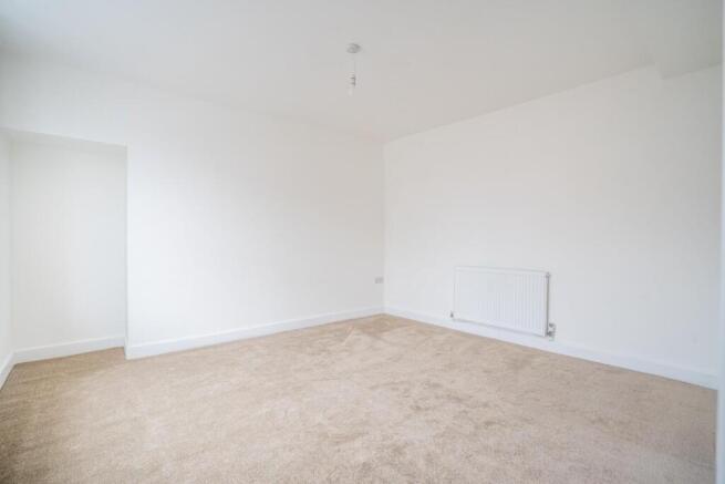 2 bed Flat to rent Image 5