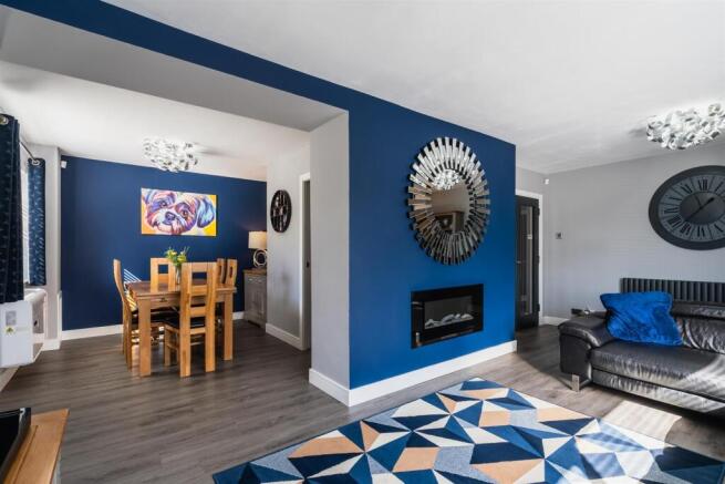 5 bed Detached for sale Image 12