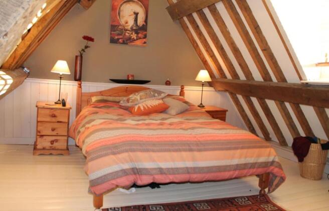 BEDROOM 1.jpg