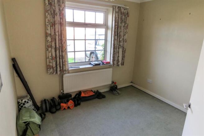 Bedroom 2.JPG