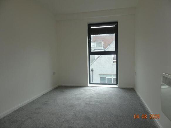 2 bed Apartment to rent Image 4