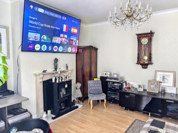 2 bed Flat for sale Image 4