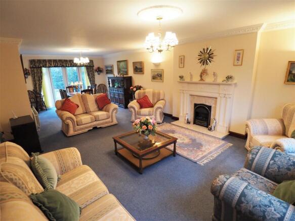 Large Living Room 438