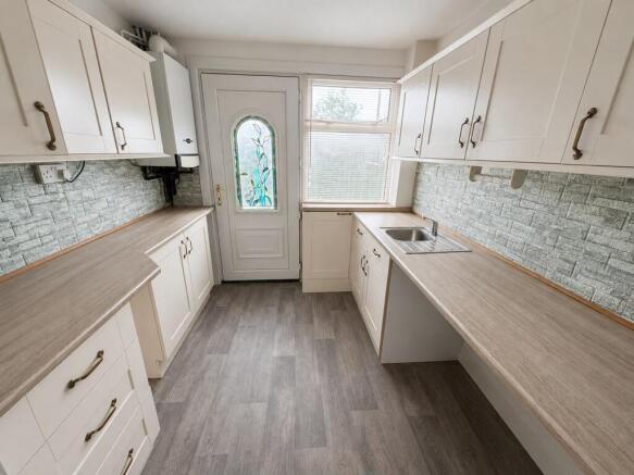 3 bed Terraced to rent Image 4
